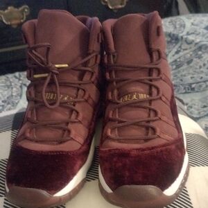 Jordan Women's  Size 9